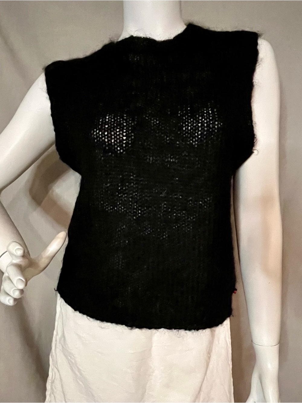Tommy Hilfiger Sleeveless Lightweight  Sheer Knit Wool/Mohair Vest - Picture 9 of 13